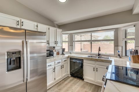 6 Mi to Dtwn: Tucson Gem w/ Outdoor Oasis! House in Tucson