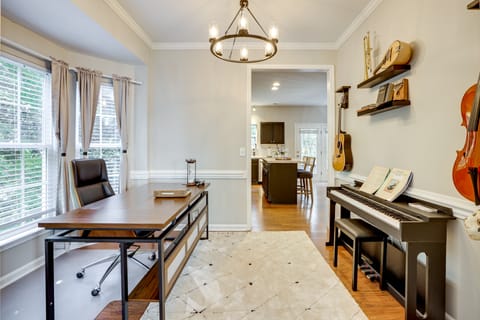 Playroom & Home Office: Family Retreat in Mauldin! Apartment in Greenville