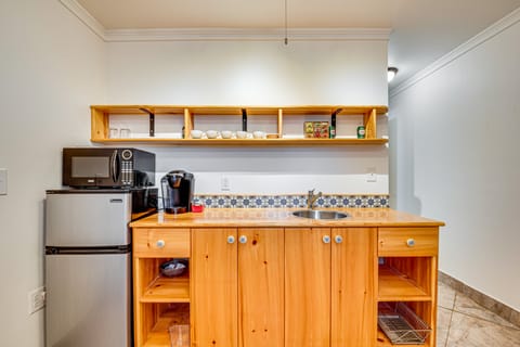 7 Mi to Mercedes-Benz Stadium: Artsy Gem in ATL! Apartment in East Point