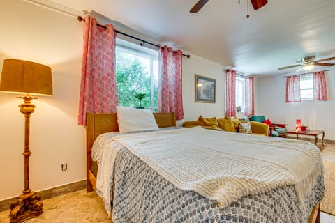 7 Mi to Mercedes-Benz Stadium: Artsy Gem in ATL! Apartment in East Point