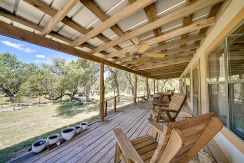 Swim, Hike & Unwind: Serene Hill Country Retreat House in Rio Grande