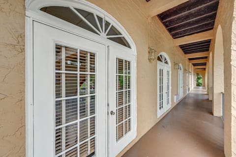 Hotel-Style Studio 15 Mi to Everglades Nat'l Park Apartment in East Naples