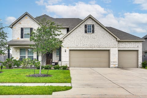 Grand Family Home w/ Patio & Fenced Yard in Arcola House in Pearland