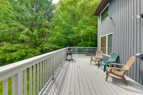 Indoor Hot Tub: Sugarbush Retreat on Lincoln Peak House in Warren