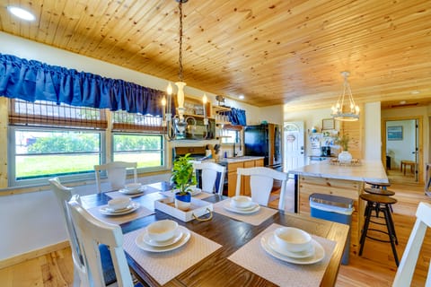 Near Table Rock Lake: Family Home w/ Deck & Views House in Table Rock Lake