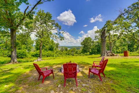 Near Table Rock Lake: Family Home w/ Deck & Views House in Table Rock Lake