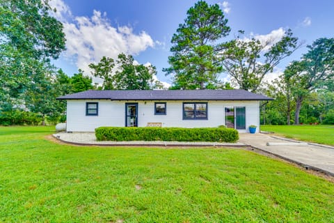 Near Table Rock Lake: Family Home w/ Deck & Views House in Table Rock Lake
