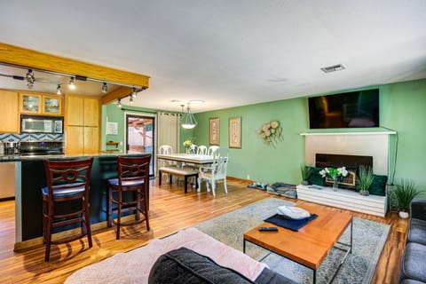 3 Mi to U of O Pet-Friendly Home w/ Covered Deck! House in Eugene