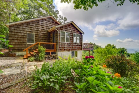Little Switzerland Cabin w/ Stunning Mtn Views House in Mitchell County