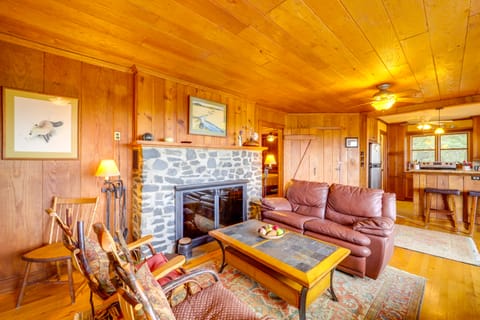 Little Switzerland Cabin w/ Stunning Mtn Views House in Mitchell County
