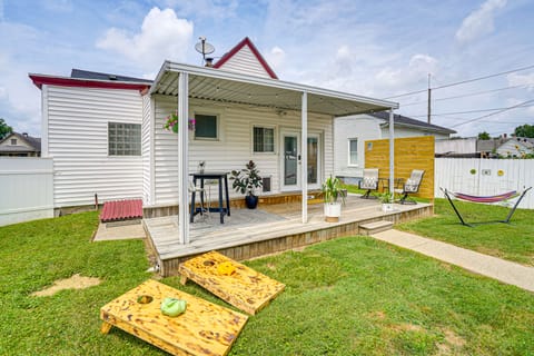 Dog-Friendly Home w/ Yard, 6 Mi to Louisville! House in New Albany