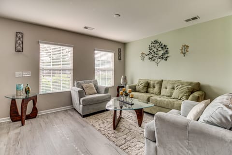 Spacious Home w/ Screened Patio in Pooler! House in Pooler