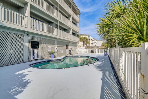 Beachfront Oasis w/ Pool Access in Surfside Beach! Apartment in Surfside Beach