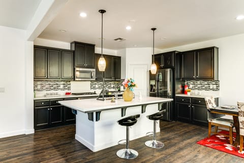 Walk to Parks: Mountain House Retreat w/ Patio! House in Tracy