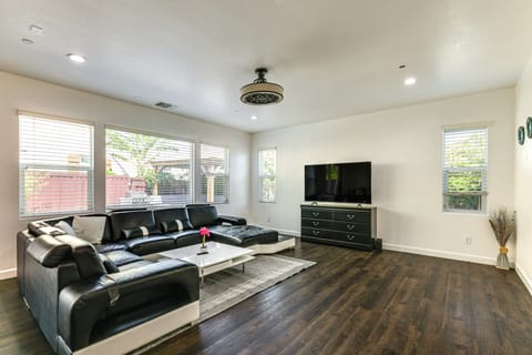 Walk to Parks: Mountain House Retreat w/ Patio! House in Tracy