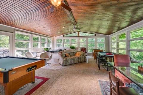 Golf Course Views & Games Galore - Vine Grove Gem! House in Indiana