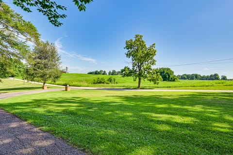 Golf Course Views & Games Galore - Vine Grove Gem! House in Indiana