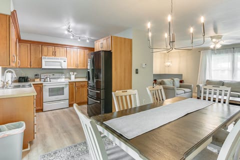 4 Mi to Penn State: Suburban Happy Valley Home House in Allegheny River