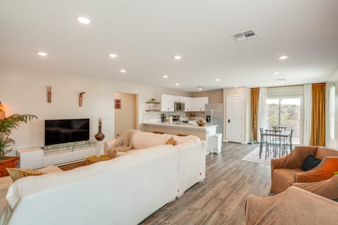 Golfer's Oasis! Mtn-View Arizona Desert Escape House in Wickenburg