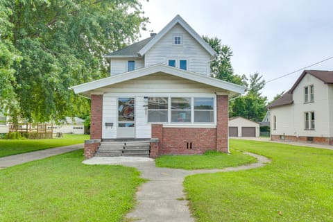 < 1 Mi to Main St: Quiet Apartment in Galesburg! Apartment in Galesburg