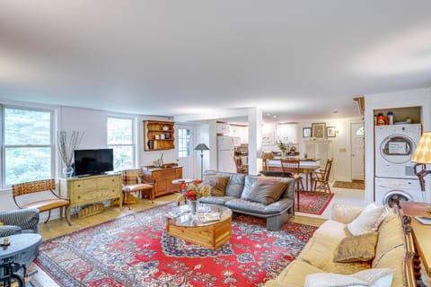 Steps to Downtown Stockbridge: Home w/ Patio! House in Stockbridge