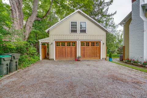 Steps to Downtown Stockbridge: Home w/ Patio! House in Stockbridge