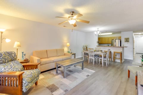 Scenic Outdoor Space: Lake Keowee Retreat! Apartment in Lake Keowee