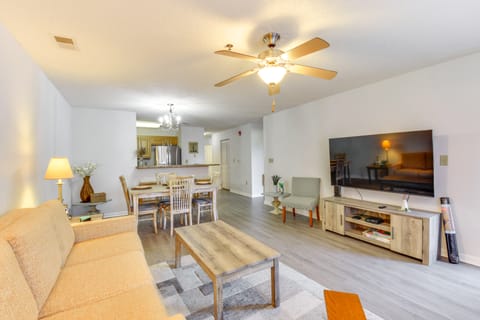 Scenic Outdoor Space: Lake Keowee Retreat! Apartment in Lake Keowee