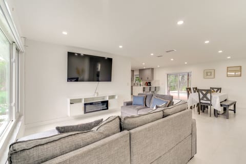 Swim, Golf & Explore: Pet-Friendly Cape Coral Home House in Cape Coral