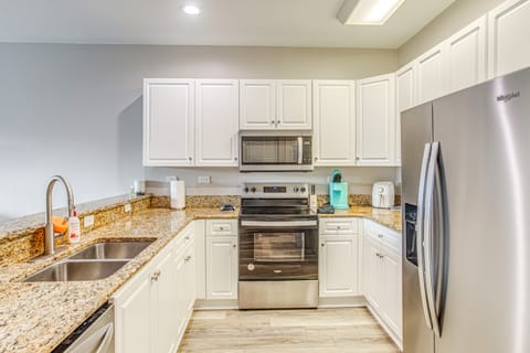 Tee Off & Unwind By Pool: Myrtle Beach Condo Apartment in Carolina Forest