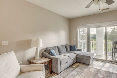 Tee Off & Unwind By Pool: Myrtle Beach Condo Apartment in Carolina Forest