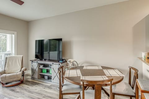 Tee Off & Unwind By Pool: Myrtle Beach Condo Apartment in Carolina Forest