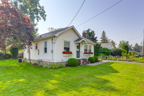 Walk to Private Beach: Lake Erie Retreat w/ Yard! House in Huron