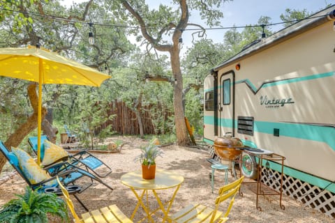 6 Mi to Wimberley Square: 'Happy Days Cruiser' Apartment in Rio Grande