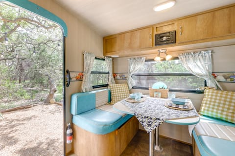 6 Mi to Wimberley Square: 'Happy Days Cruiser' Apartment in Rio Grande