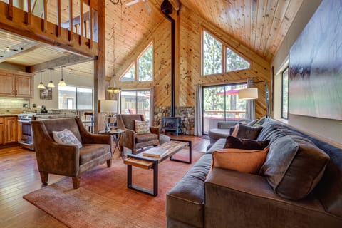 1 Mi to Tahoe Donner Skiing: Luxe Truckee Cabin! House in Truckee