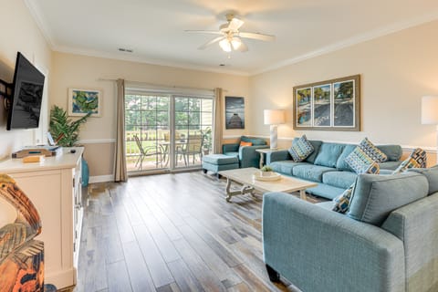 Golf Course Getaway w/ Pool Access in Myrtle Beach Apartment in Myrtle Beach