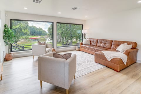 Family Fun! Lake Eufaula Home w/ Wraparound Deck House in Eufaula