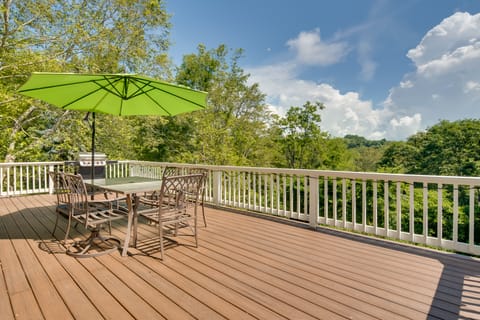 Getaway w/ Guest House - 6 Mi to Lake Glenville! House in Tennessee