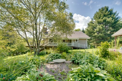 Getaway w/ Guest House - 6 Mi to Lake Glenville! House in Tennessee