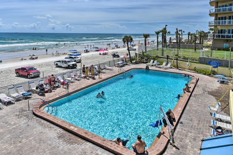Partial Ocean Views: Daytona Beach Studio! Apartment in Daytona Beach Shores