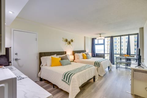 Partial Ocean Views: Daytona Beach Studio! Apartment in Daytona Beach Shores