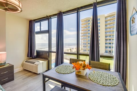 Partial Ocean Views: Daytona Beach Studio! Apartment in Daytona Beach Shores