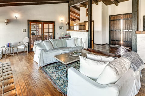 Stunning Valley & Mtn Views: Elegant Temecula Home House in Temecula