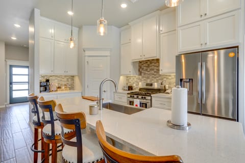 14 Mi to Dtwn OKC: Quiet Yukon Gem House in Oklahoma City