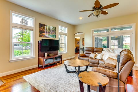 Steps to Bay: Tranquil Navarre Retreat w/ Balcony House in Alabama