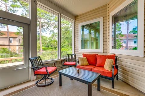 Steps to Bay: Tranquil Navarre Retreat w/ Balcony House in Alabama