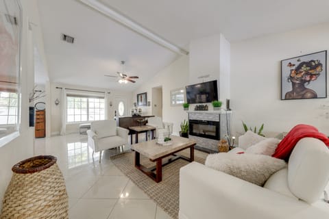Fishing Dock & Canal Views: Fort Lauderdale Home! House in Oakland Park