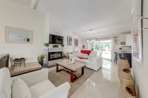 Fishing Dock & Canal Views: Fort Lauderdale Home! House in Oakland Park