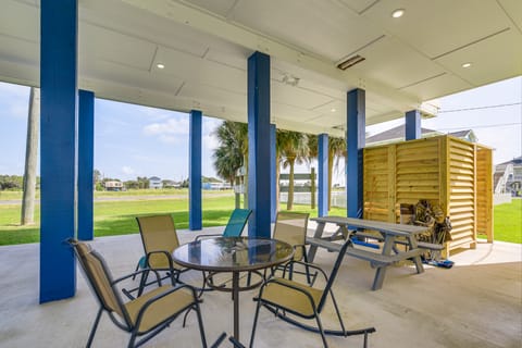 Walk to Beach: Group Getaway in Galveston! House in Hitchcock